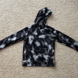 Boys under Armour dry fit sweatshirt size medium. Perfect condition.